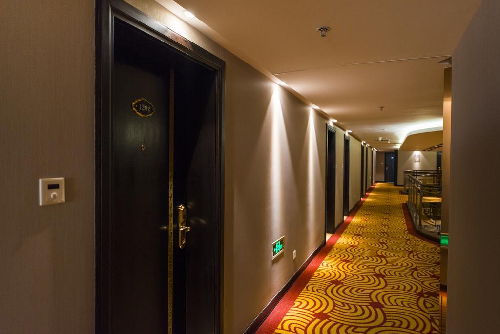 Days Hotel Shanghai Hongkou Forture Bagian luar foto